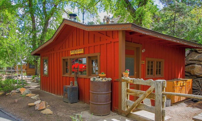 Estes Park Cabin | Legendary Reflection Cabin near Downtown and RMNP