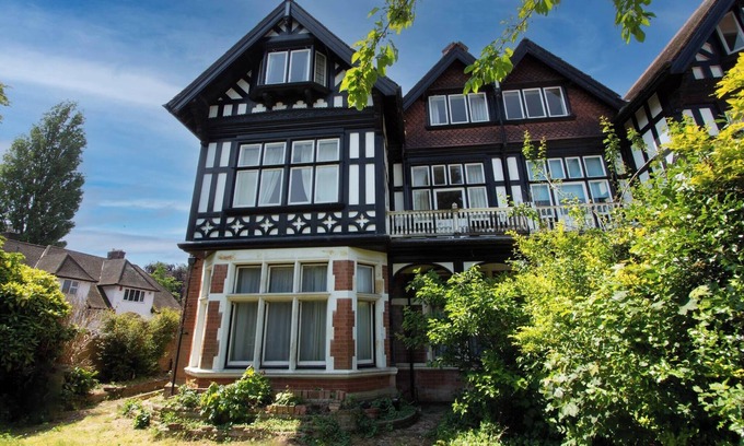 Welford House | Leicester Gem: Beautiful 4BD Home with Garden