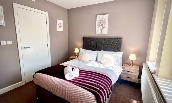 Leicester House | Leicester LE3 Stay Free Parking Quiet Area