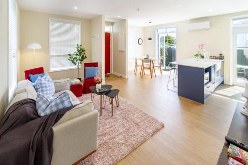 Somerfield Apartment | Leitch Cottage with carpark