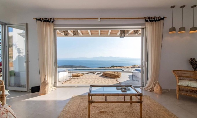 Exomvourgo Villa | Leivadakia Villa