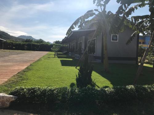 Nong Nam Daeng House | Lek Village Khaoyai