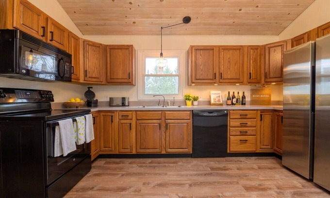 Baroda House | Lemon Creek Lodge Explore Michigan's Wine Trail
