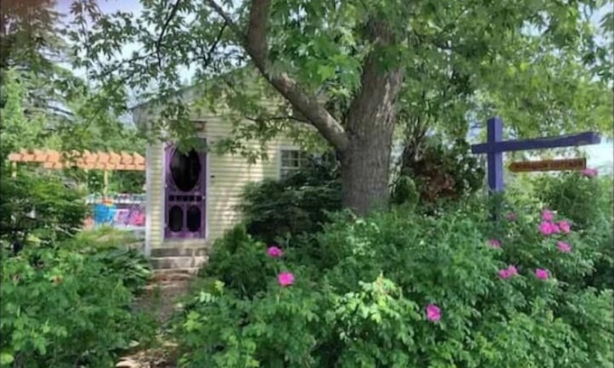 Denmark Cottage | Lemon Drop CottagenEnjoy "Vacationland" in our cozy cottage. Dog Friendly!