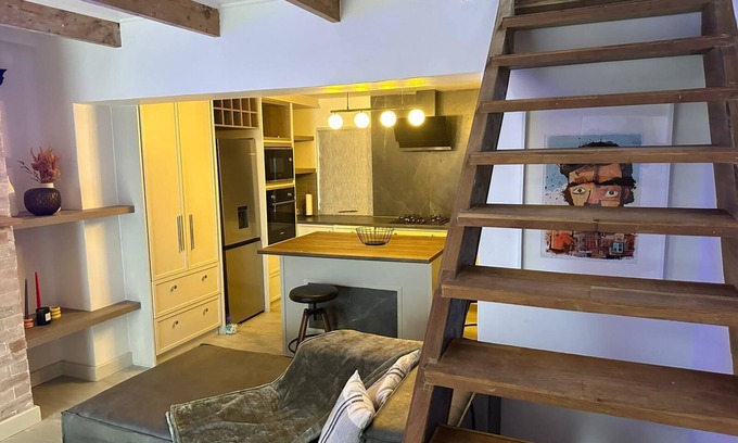 Mowbray House | Lemon House - Cozy Modern Finish and Style - Near University of Cape Town UCT