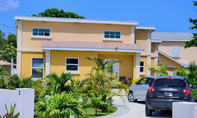 West Bay House | LEMONGRASS HAVEN n3 bedroom home
