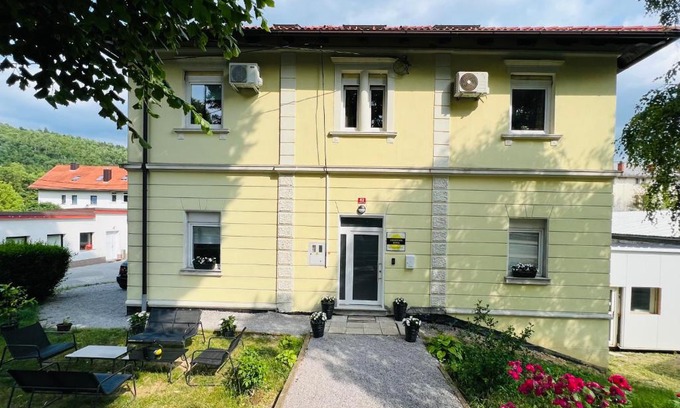Postojna House | Lemonwood House