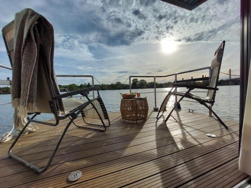 Psie Pole Boat Rental | Lemuria Houseboat - pływający domek na wodzie