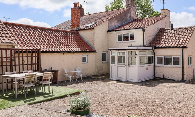 Kilham Cottage | LENA COTTAGE, pet friendly, character holiday cottage in Kilham