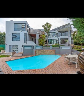 Somerset West House | Leo' s Holiday Gem