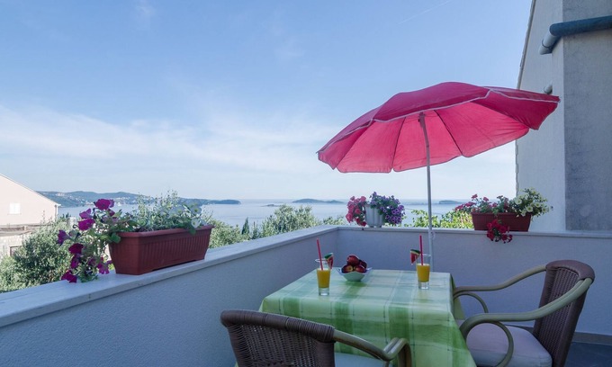 Brasina Apartment | Leo's Room - Double Room with Balcony and Sea View