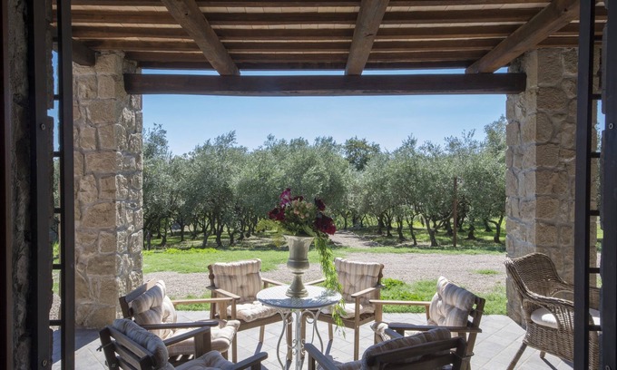 Montefiascone Apartment | Leonardo house, ground floor of a farmhouse, private patio, two and a half rooms