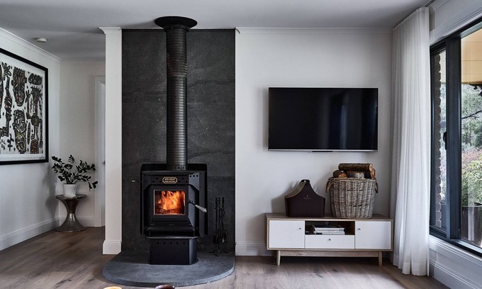 Leonards Hill House | Leonards Hill House ~ Daylesford Region ~ Sleek farm stay style accommodation