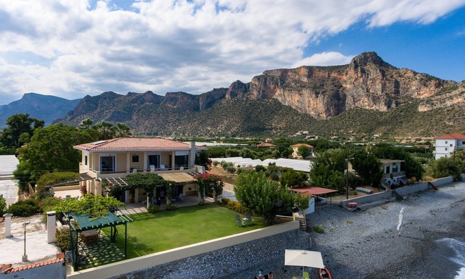 Leonidio Villa | Leonidio Beachfront Family Villa
