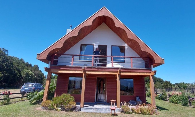 Ensenada Ski Chalet | Leoni´s Country House in Front of the Volcanoes