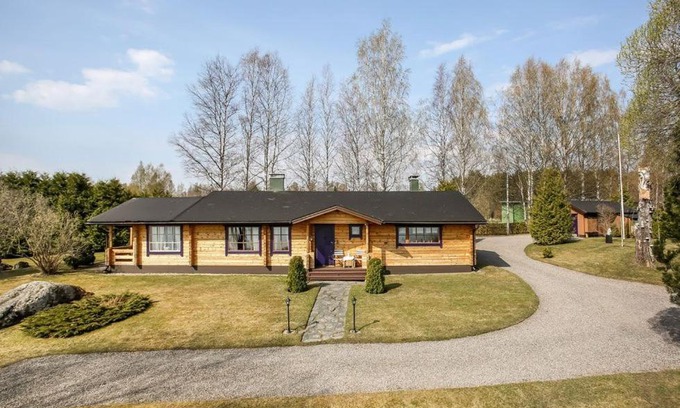 Kuhmoinen Villa | Leppaniemi