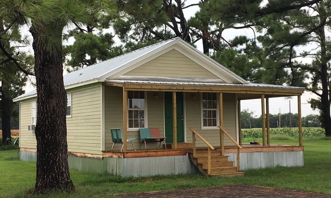 Marion Other | Leroy's farmhouse 7 min to Memphis, ❤️1 pet free 2nd pet considered for fee