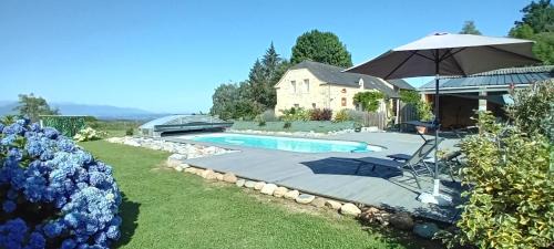 Saint-Vincent Apartment | LES 3 COLLINES Gîtes, Panorama sur les Pyrénées