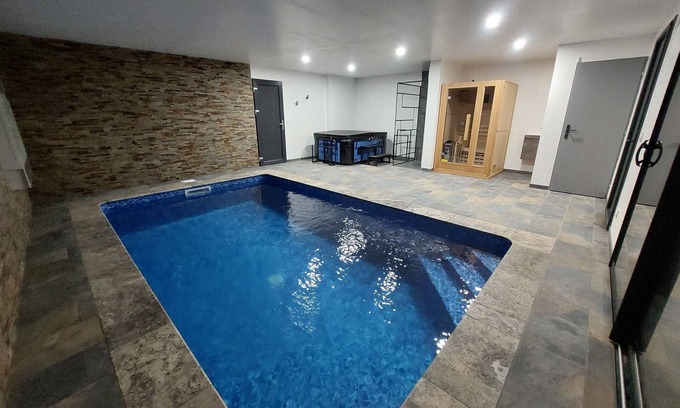Manosque Villa | Les Abeilles du Mont D'or, Classée 5 Étoiles, Piscine Chauffée, Spa et Sauna