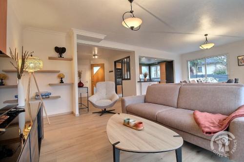 Lamballe House | Les acacias