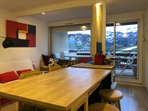 Le Sauze Apartment | Les alpages - lit queen size - centre station