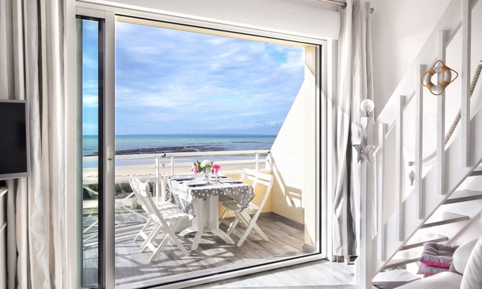 Saint-Jean-de-la-Riviere Apartment | Les balcons des Ecréhous - Duplex front de mer