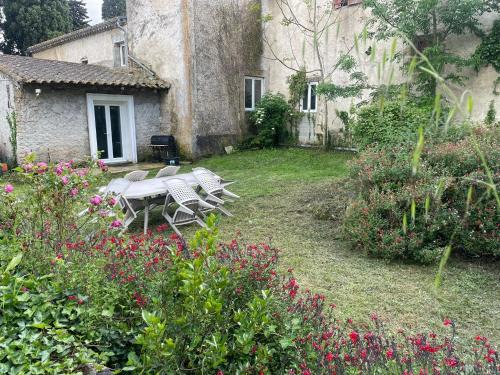 Mas-Saintes-Puelles House | les bambous