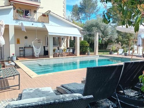 Piera Villa | Les Canyes Cottage, Private Villa Resort