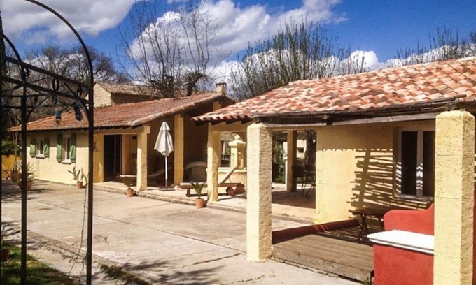 Saint-Maximin Cottage | Les Cervezanne Detached house with terrace and garden in the Uzès countryside