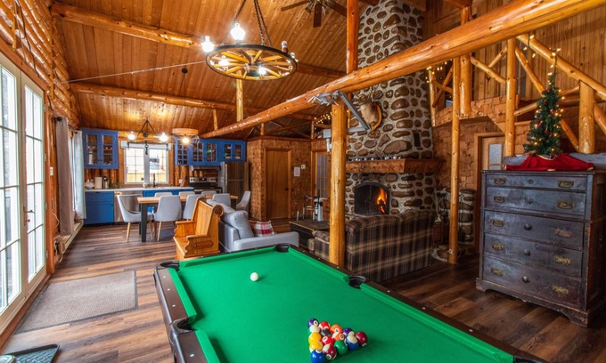 Saint-Raymond Ski Chalet | Les Chalets Tourisma - Le Pin Royal