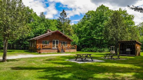 Saint-Raymond Ski Chalet | Les Chalets Tourisma - Chalet sur une île privée avec spa - Le Pin Royal