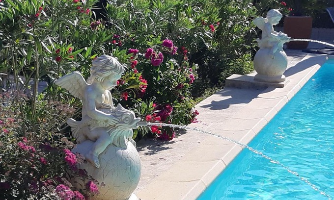 Belcodene Bed & Breakfast | Les Chambres Manon en Provence - Piscine, Spa, Tennis