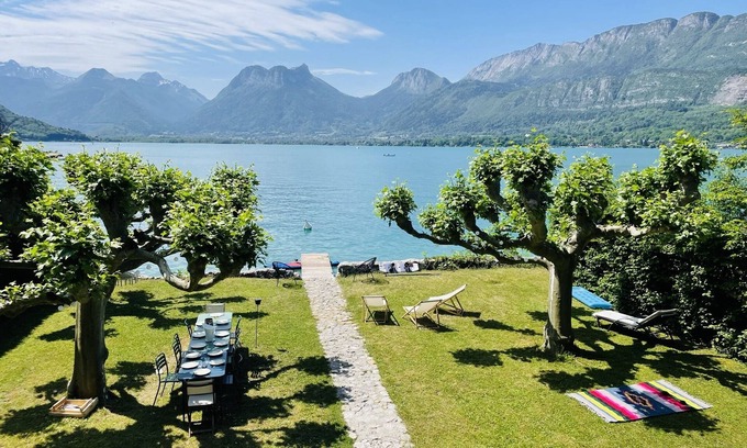 Angon House | Les Clapotis: Lake Annecy waterfront house