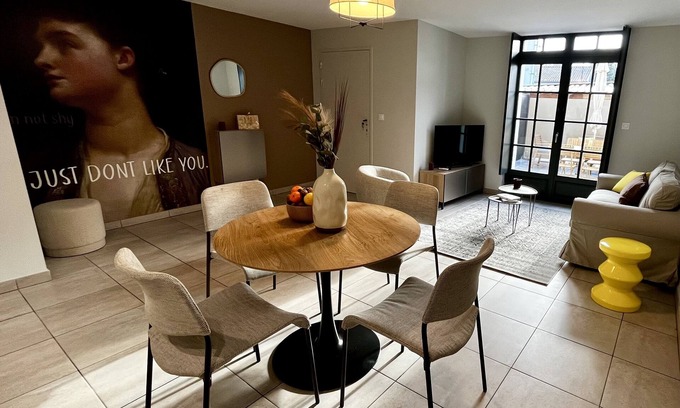 City of Carcassonne Apartment | Les demoiselles de la tour with terrace