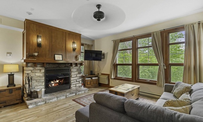 Tremblant-Les-Eaux Condo | Les Eaux - 2bdrs w/Pool & Hot Tub near Village