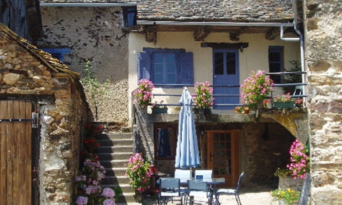 Tanus House | Les Fleurs -Two connecting gîtes ideal for large family groups/friends sharing