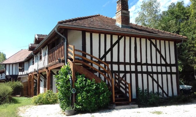 Chatillon-sur-Broue House | Les Fortelles