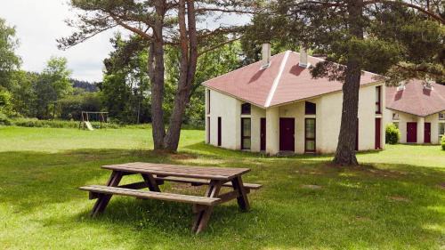 La Chapelle-Geneste Apartment | Les Gîtes du Bois de Chelles