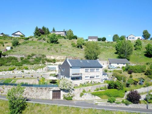 Saint-Alban-sur-Limagnole House | Les genêts