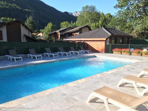 Aston House | Les Granges de Leo
