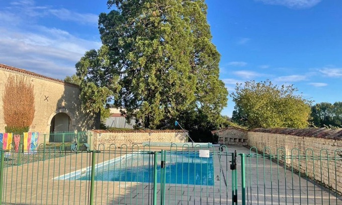 Villemain House | Les Hirondelles lovely house set in South West France