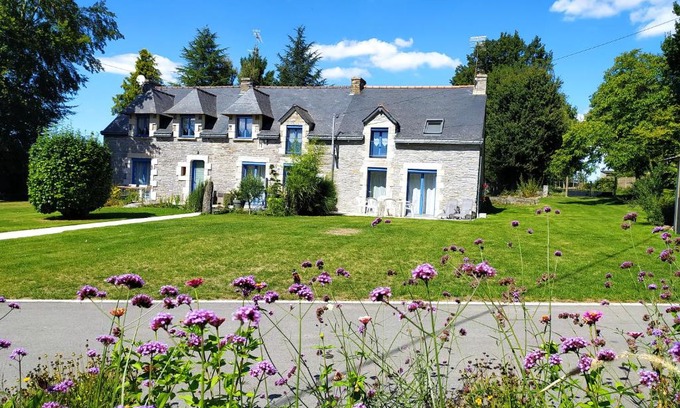 Saint-Just House | les hortensias