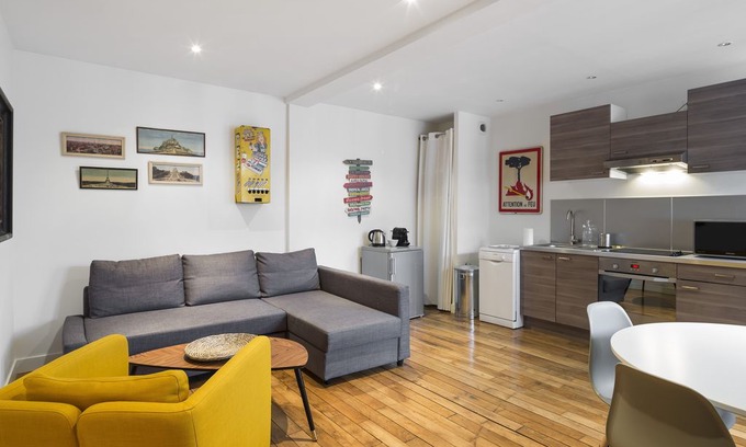 Dinan - Saint-Malo Apartment | Les Jacobins apartment in Centre with WiFi & private parking.