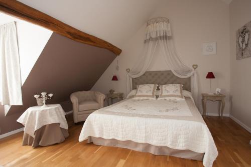 Dame-Marie-les-Bois Bed & Breakfast | Les Jarrieres