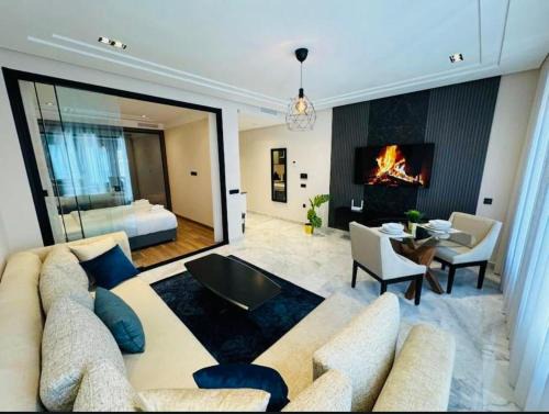 RACINE EXTENSION Apartment | Les Joyeux Luxury Studios et Suites
