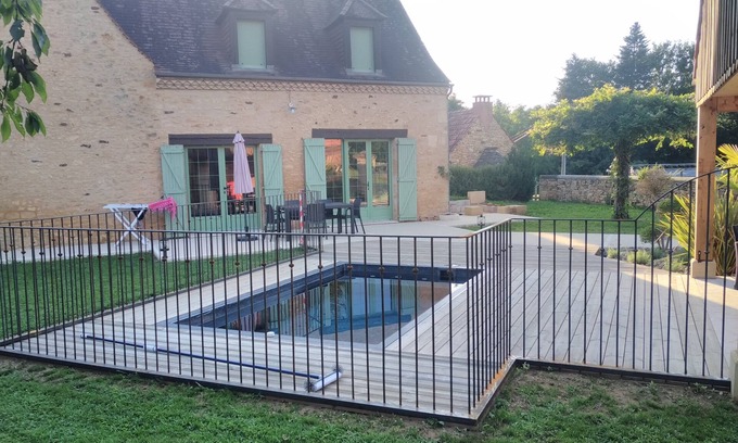 Prats-de-Carlux House | Les Lavandes Gîte 5 persons swimming pool garden in the countryside near SARLAT