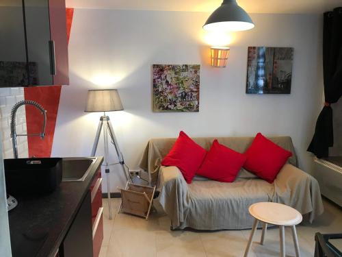 Rogny-les-Sept-Ecluses Apartment | Les Lodges du Canal Vue sur le canal