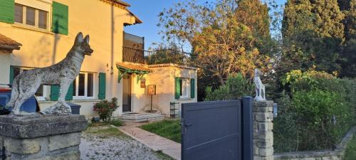 Pelissanne Villa | Les loups blancs en Provence