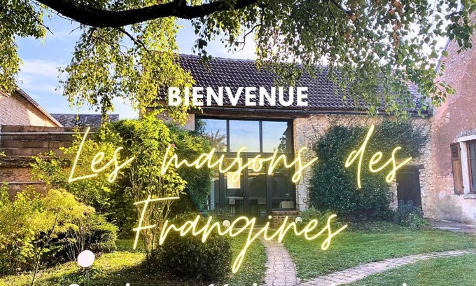 Oinville-Saint-Liphard House | Les maisons des Frangines