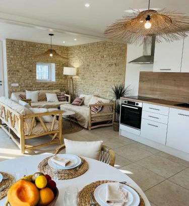 Ecrosnes House | LES MAISONS DE GIROUDET 2 chambres terrasse et piscine